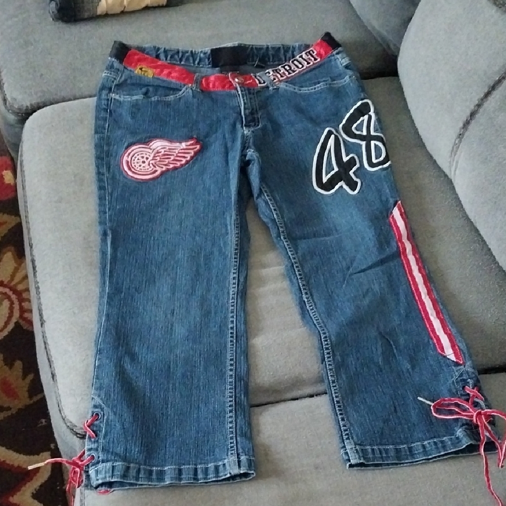 Detroit Red Wings Denim Capris